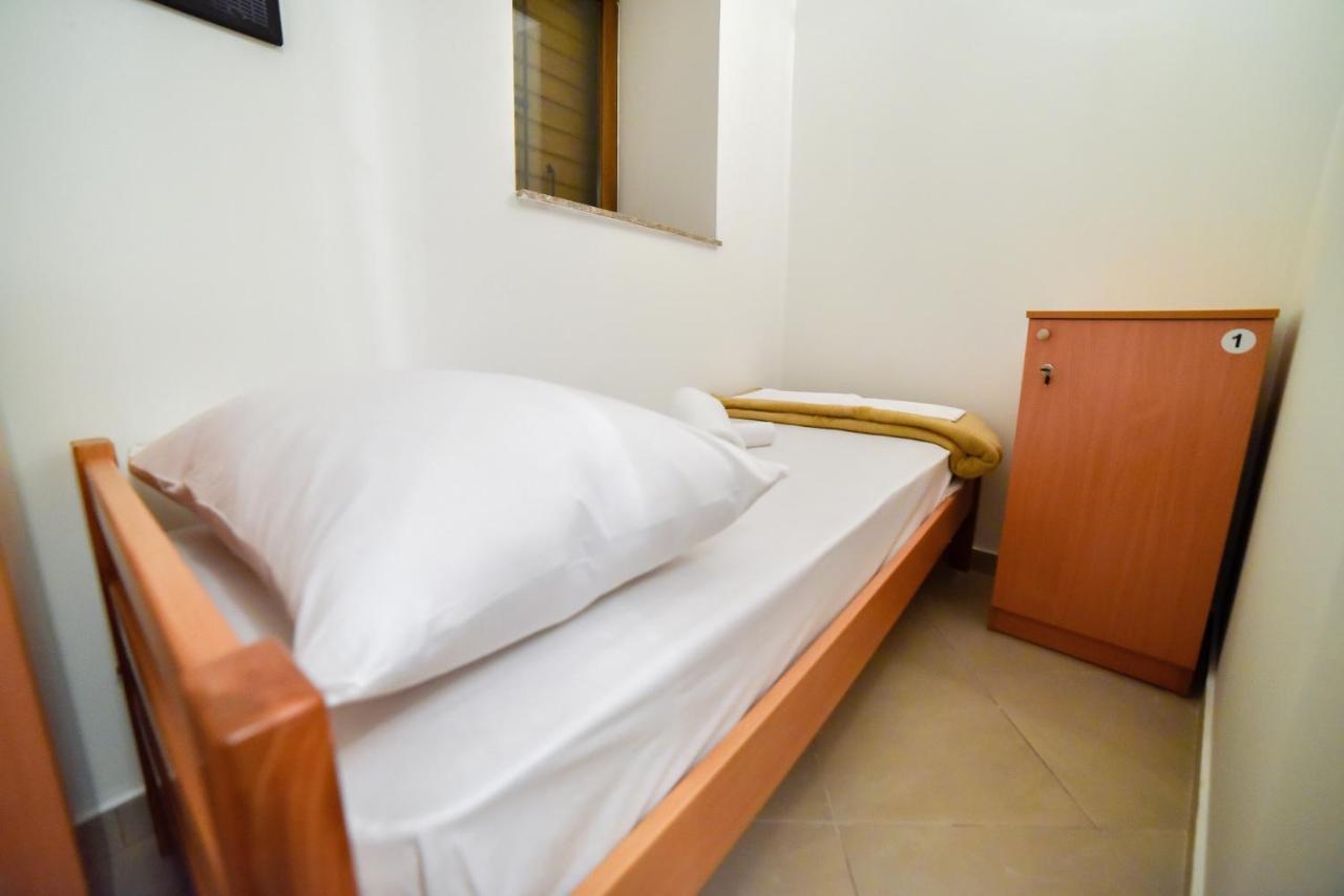Hostel Sinj Exterior photo
